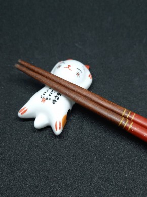 Manekineko chopstick holder
